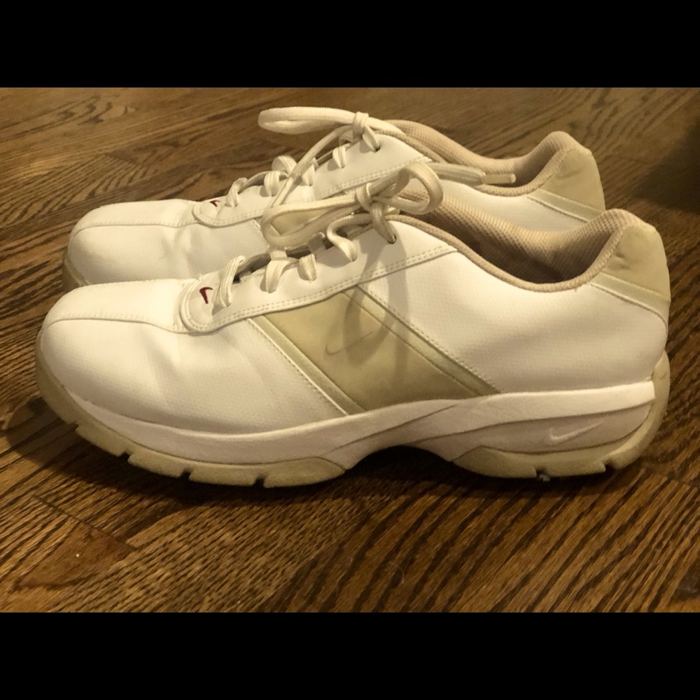 Ladies size 7 1/2 Nike Golf Shoes